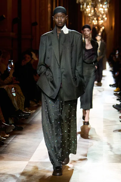 Look 12
